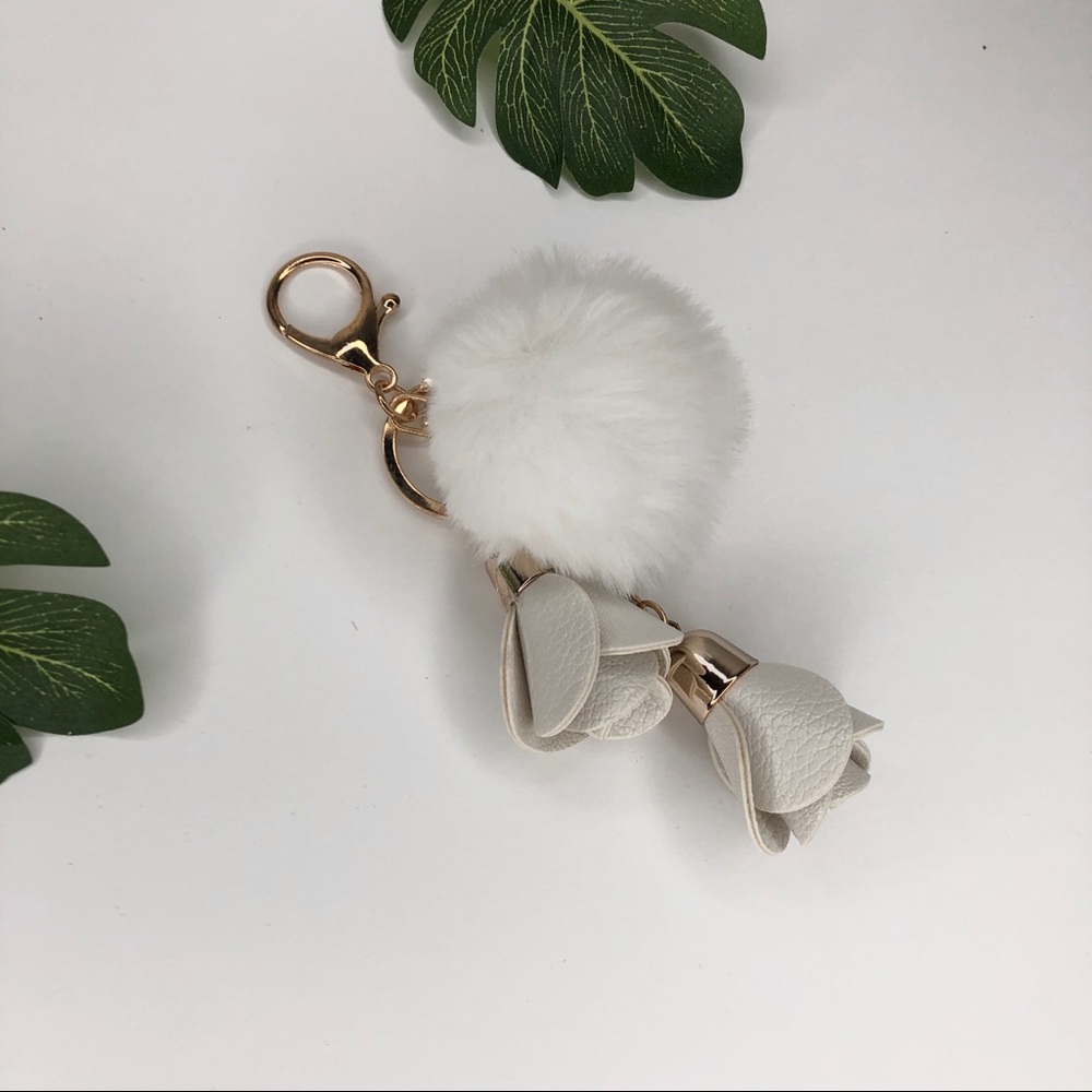 Flower Pom pom Keychain